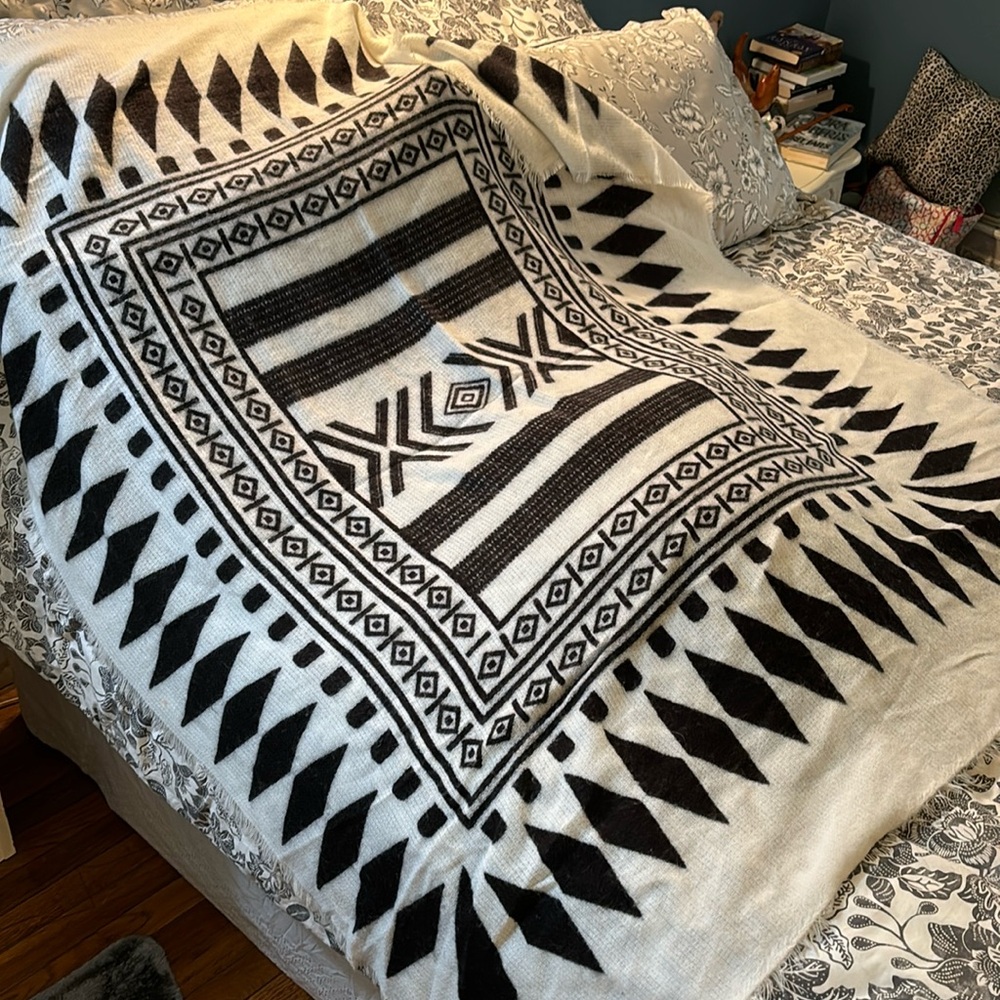 Black and White Blanket Scarf